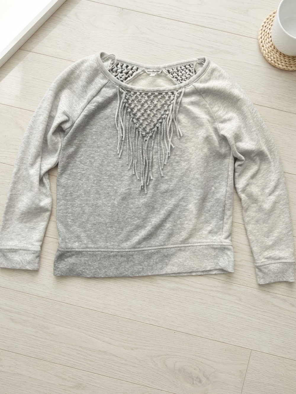 ⁠American Eagle Grey Macrame Fringe Boho Long Sleeve Pullover Sweatshirt Sz S⁠